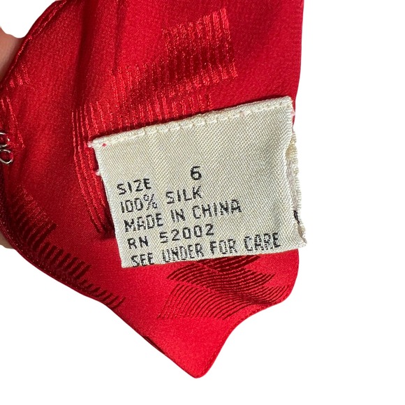 Vintage Liz Claiborne Red Silk Geo Pattern Pleated Tiered Cocktail Dress Size 6 - Picture 3 of 10